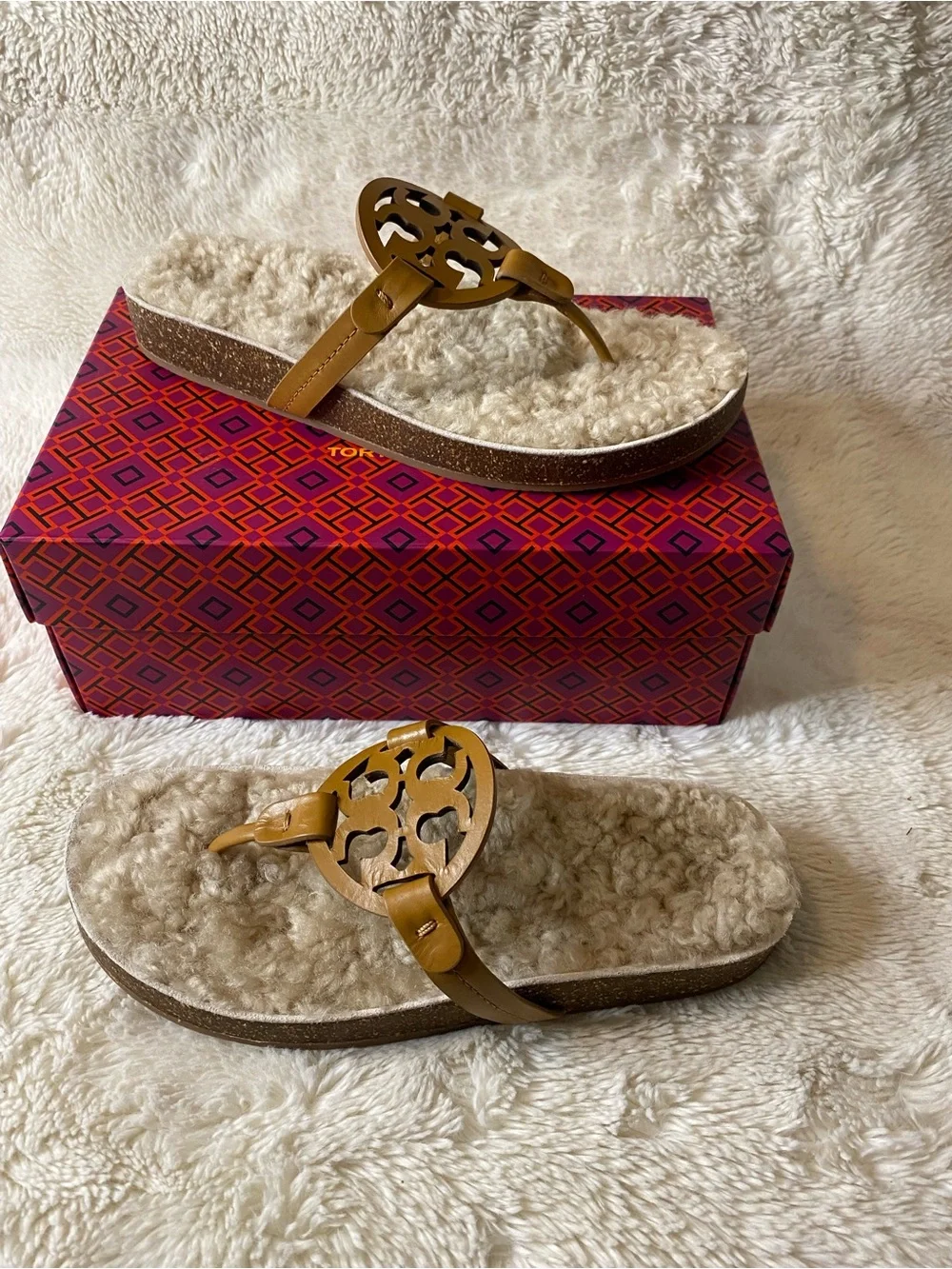 Tory Burch Shearling Logo Thong Sandal - Tan